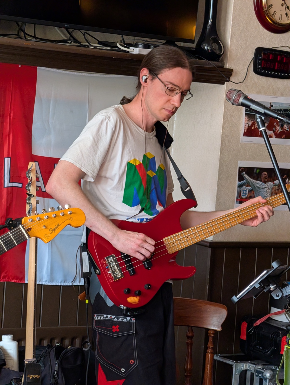 Dave Carter mid-song on a red bass guitar